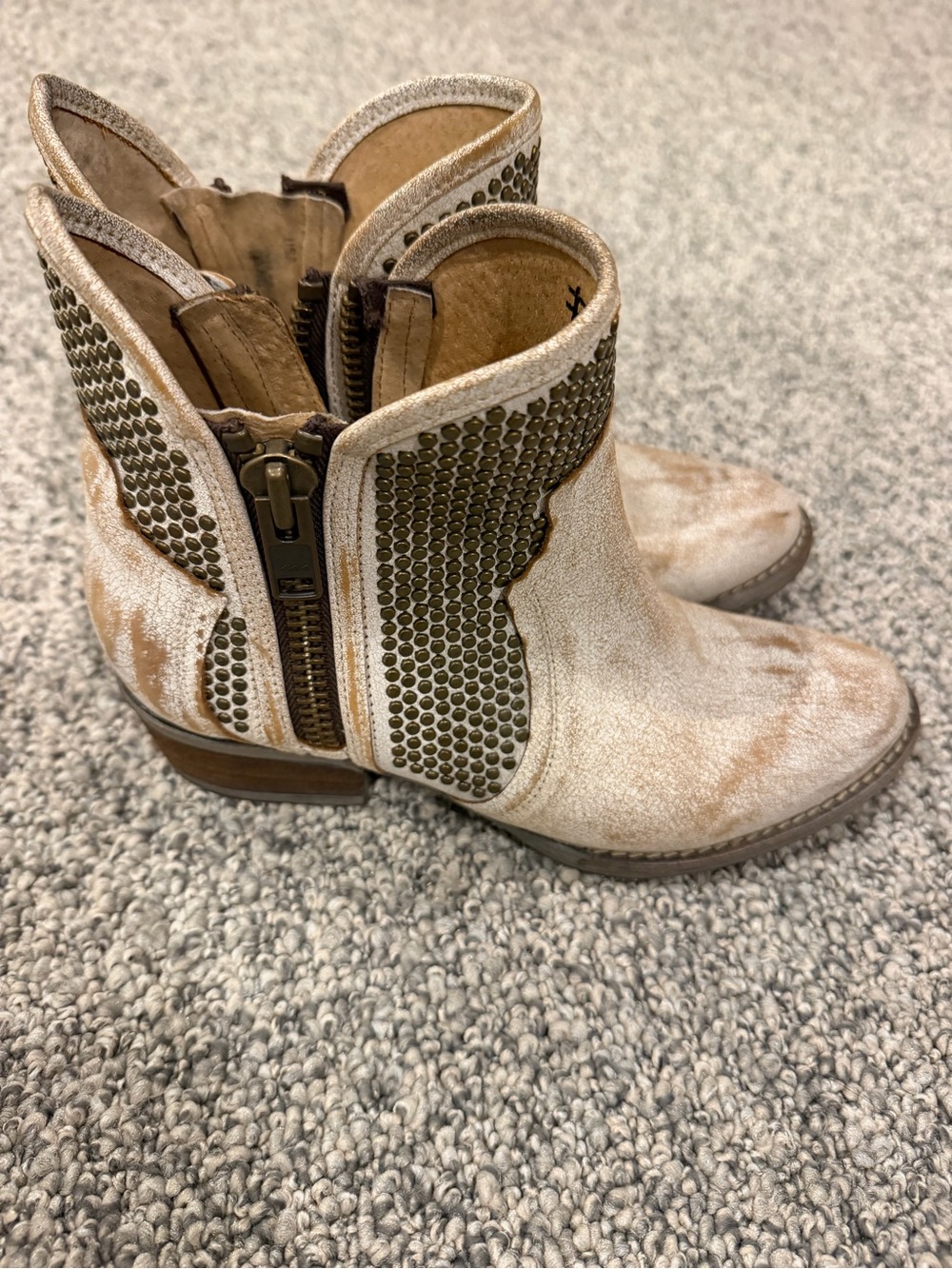 Circle G Women's Tan Studded Suede Ankle Booties